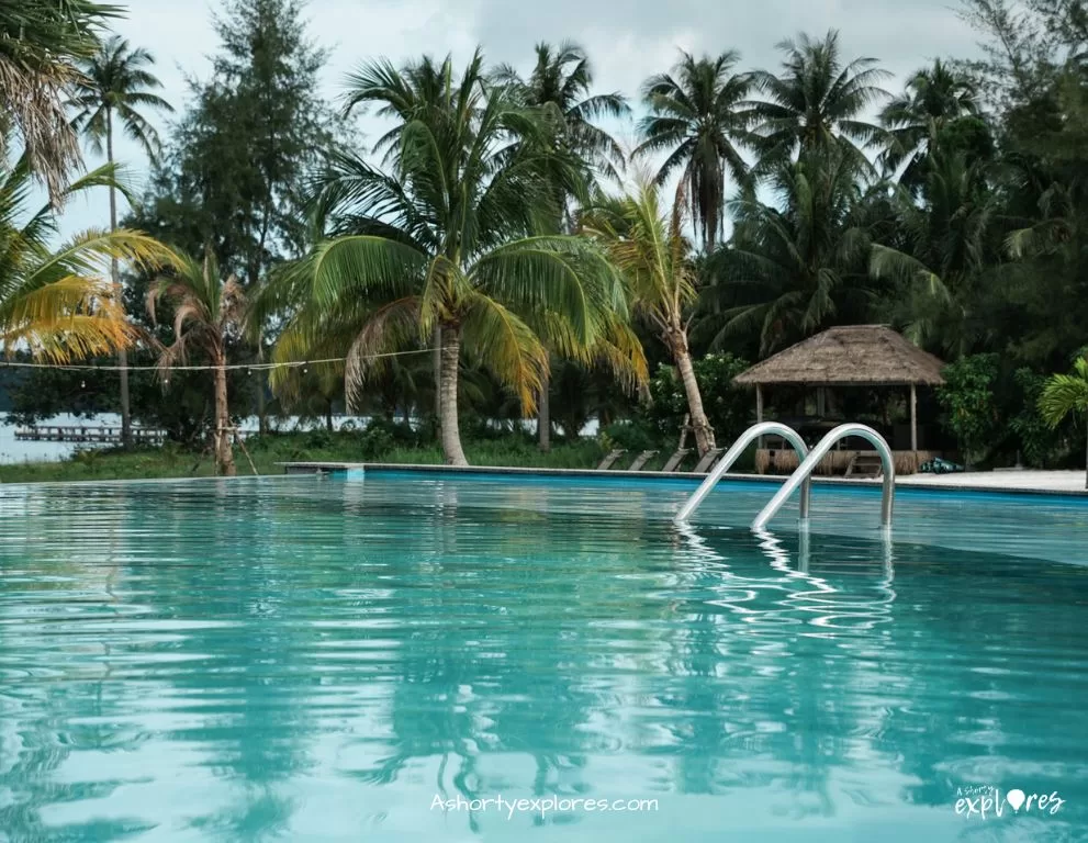 Koh Rong island hotel pool sweet dreams
