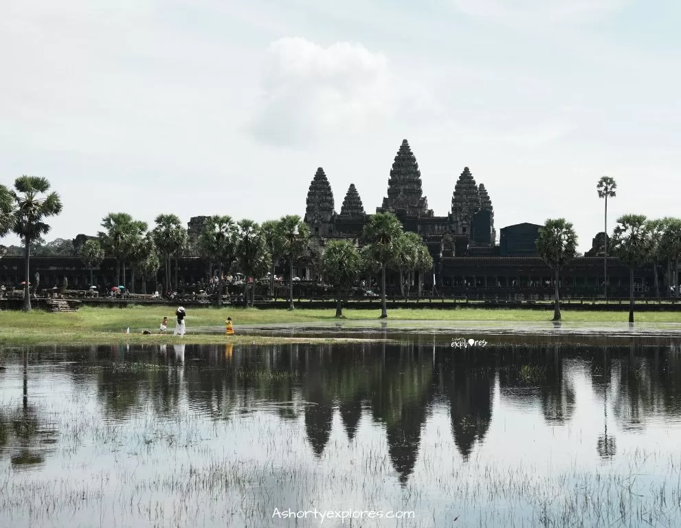 Angkor wat temple photo