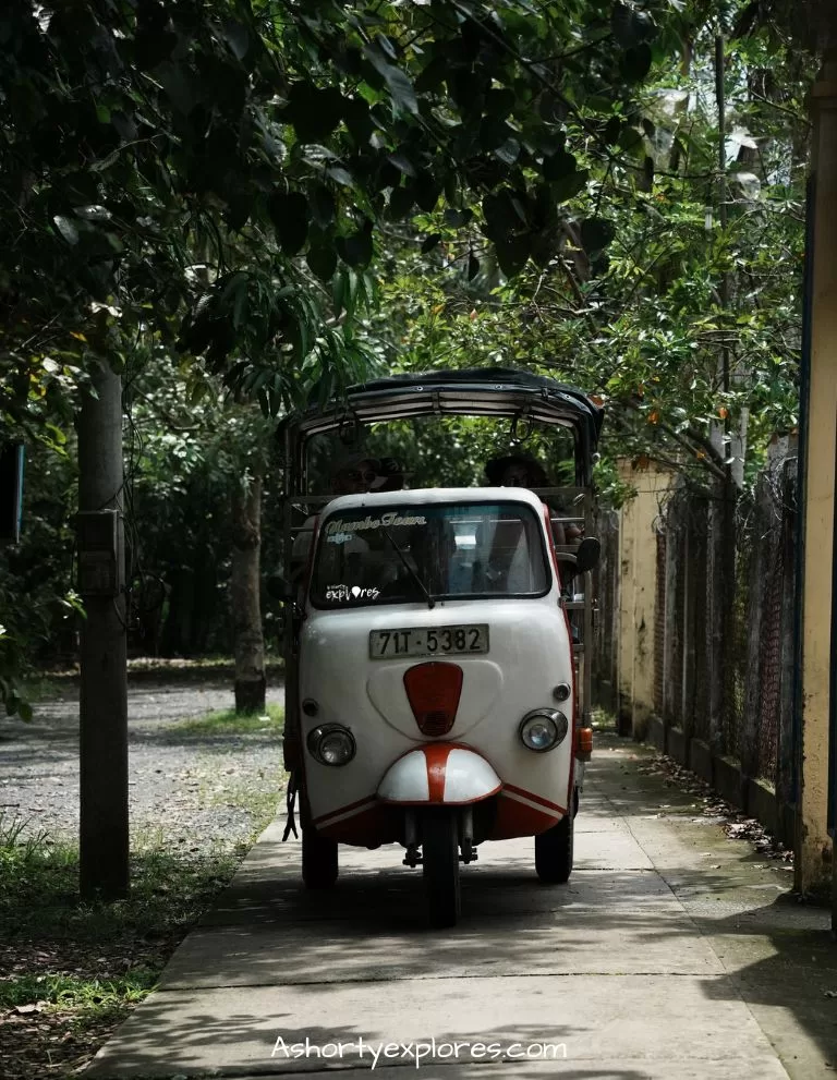 tuk tuk in vietnam