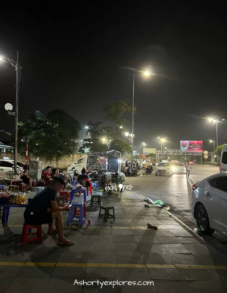 Hanlong bay bus waiting point for sleeper bus to Sapa