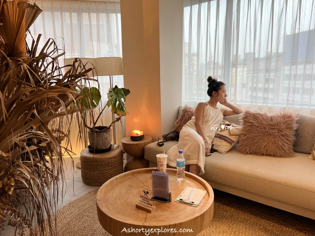 Relax 33 massage SPA and lounge area