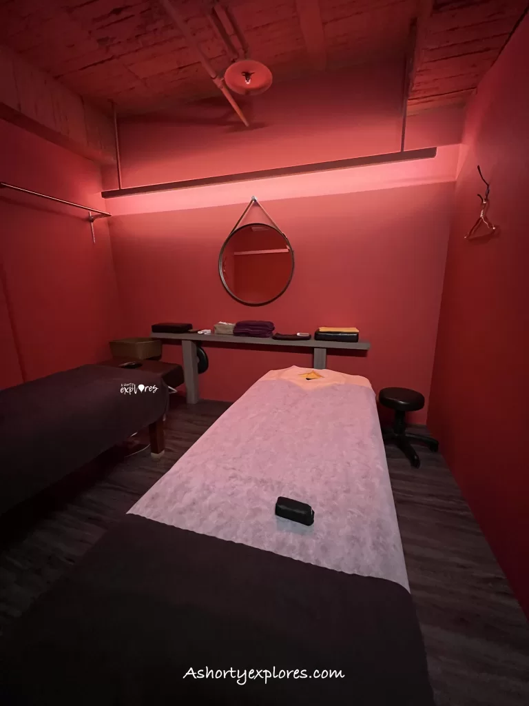 Relax 33 massage room