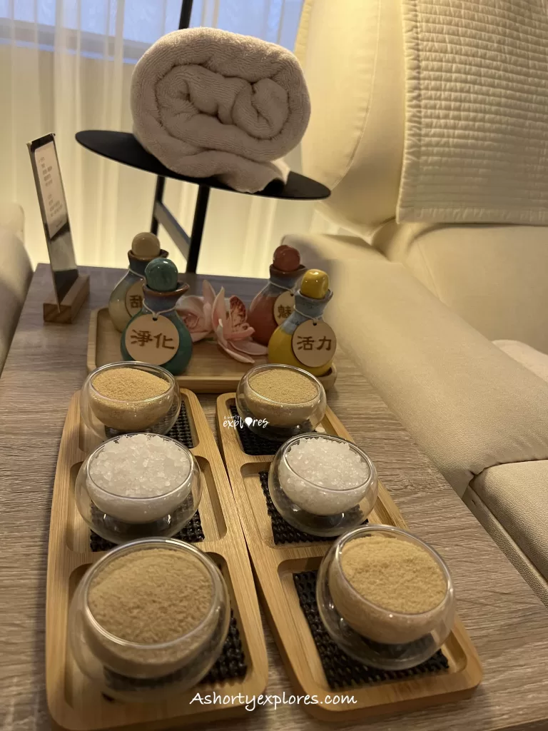 essential oil and herbal powder at Relax 33 massage place in Taipei