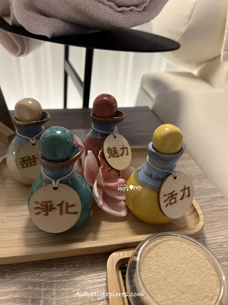 essential oil selections for aromatherapy massage at Relax 33 Taipei